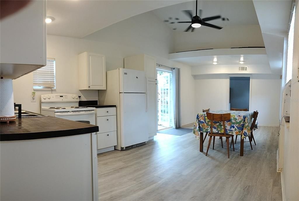 待售: $349,900 (4 贝兹, 2 浴室, 2145 平方英尺)