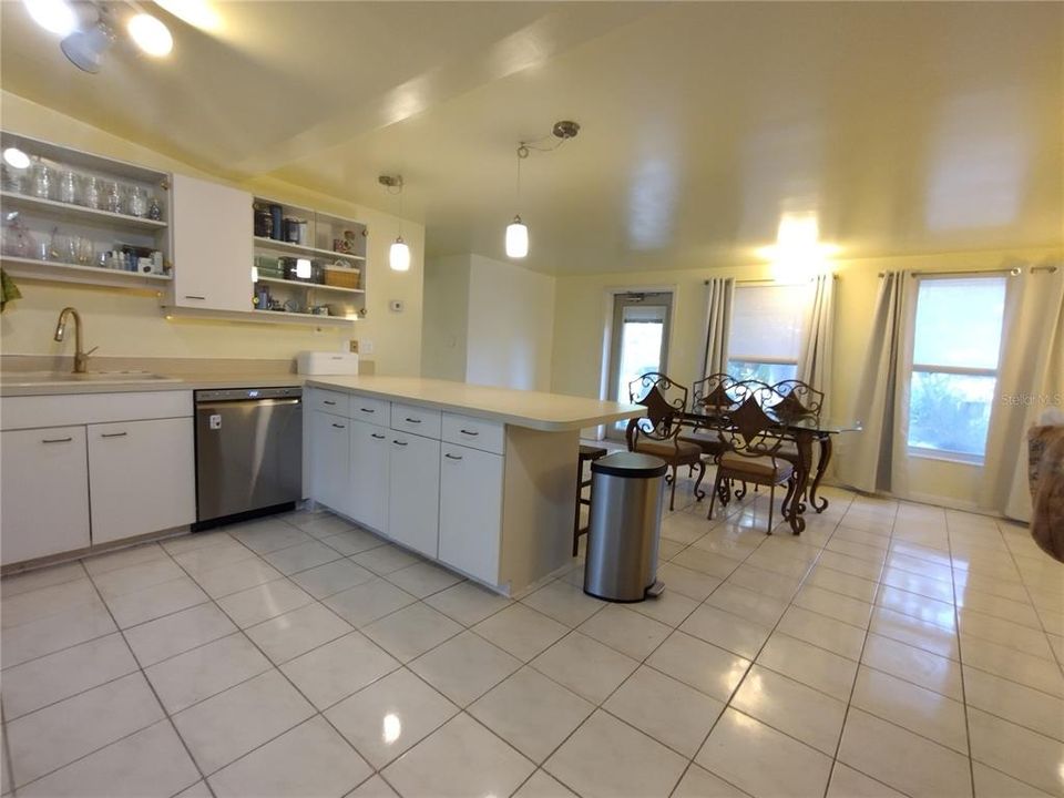 待售: $349,900 (4 贝兹, 2 浴室, 2145 平方英尺)