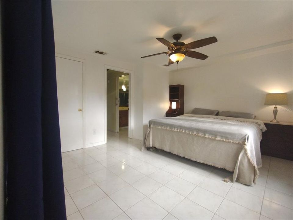 待售: $349,900 (4 贝兹, 2 浴室, 2145 平方英尺)