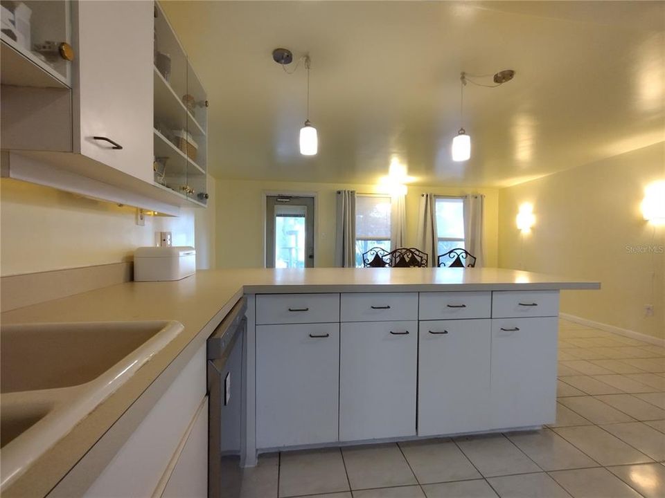 待售: $349,900 (4 贝兹, 2 浴室, 2145 平方英尺)