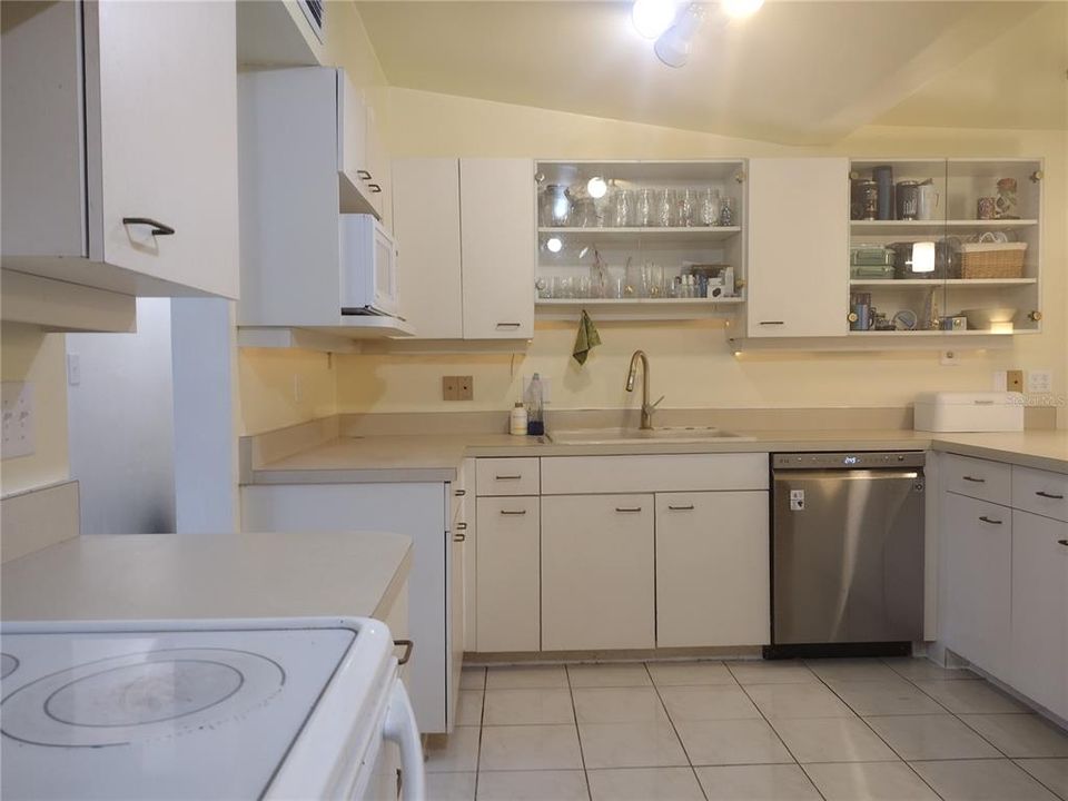 待售: $349,900 (4 贝兹, 2 浴室, 2145 平方英尺)