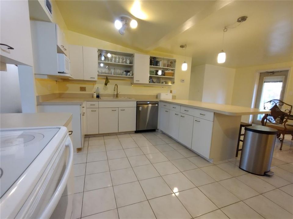 待售: $349,900 (4 贝兹, 2 浴室, 2145 平方英尺)