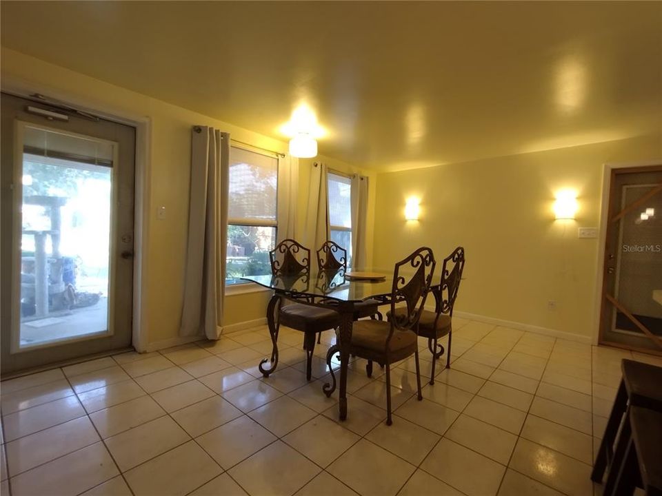 待售: $349,900 (4 贝兹, 2 浴室, 2145 平方英尺)