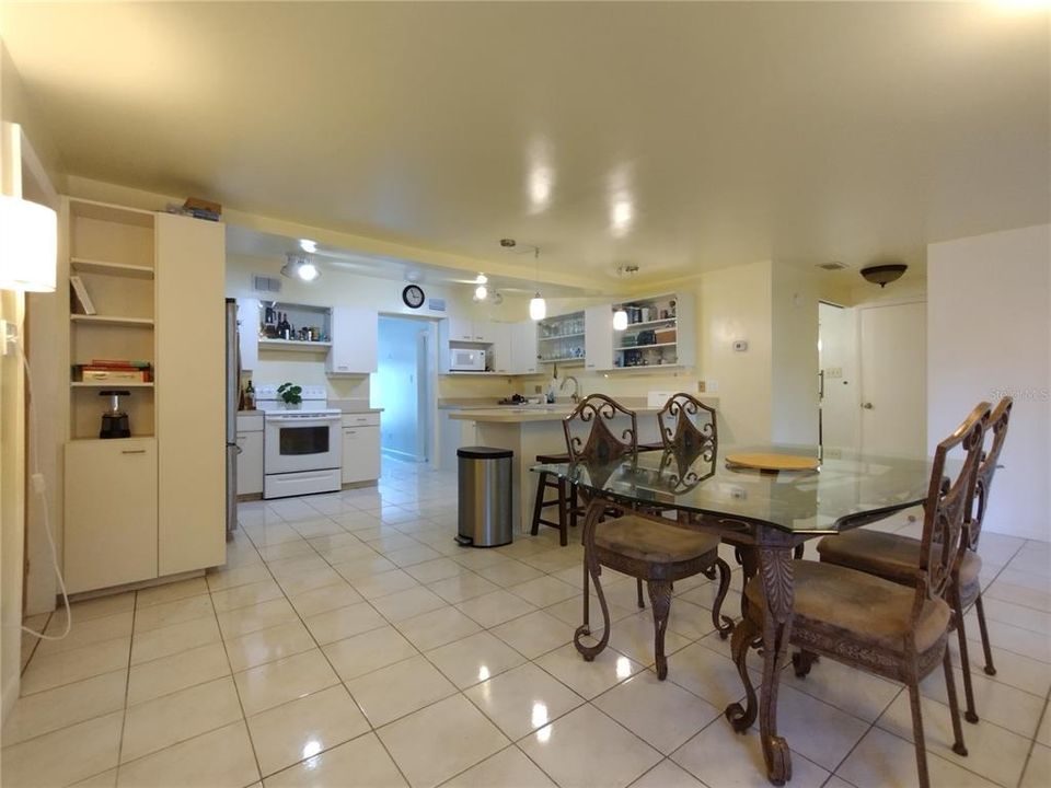 待售: $349,900 (4 贝兹, 2 浴室, 2145 平方英尺)