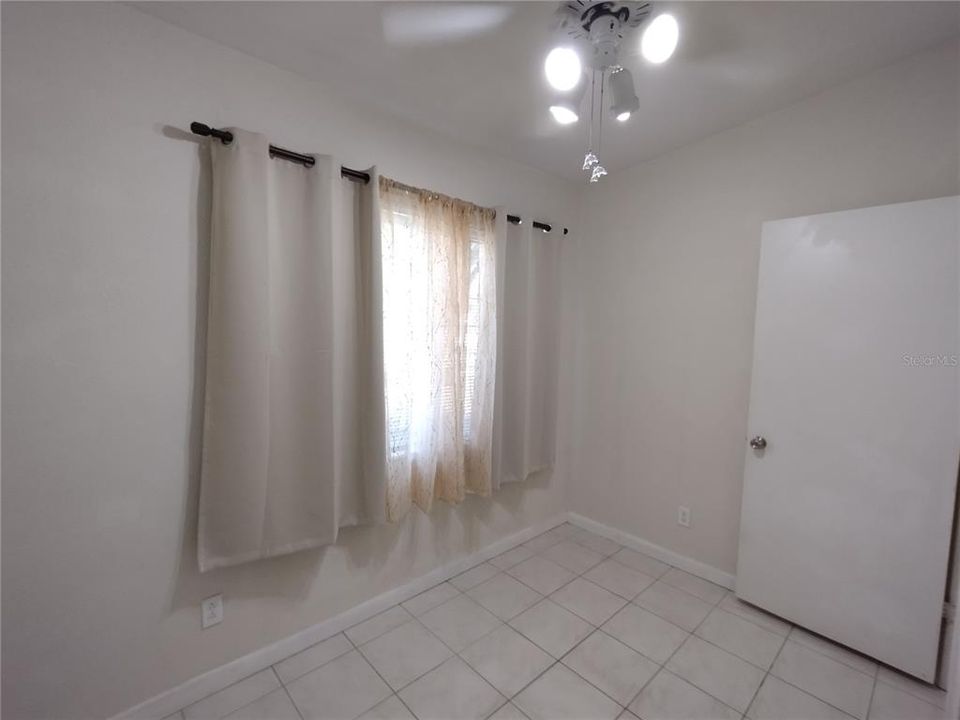 待售: $349,900 (4 贝兹, 2 浴室, 2145 平方英尺)