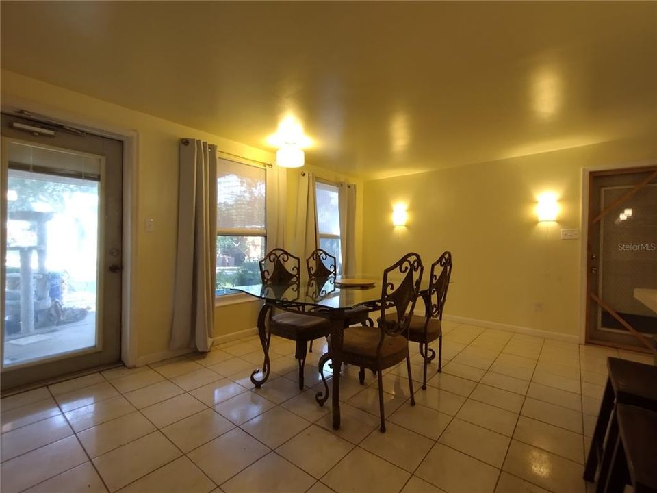 待售: $349,900 (4 贝兹, 2 浴室, 2145 平方英尺)