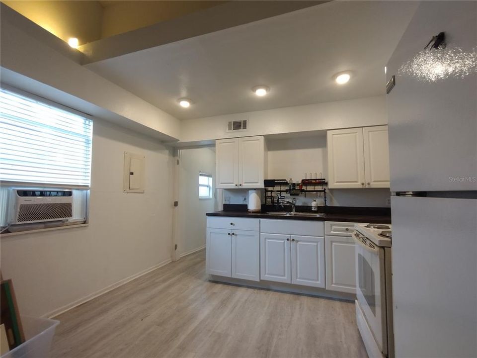 待售: $349,900 (4 贝兹, 2 浴室, 2145 平方英尺)