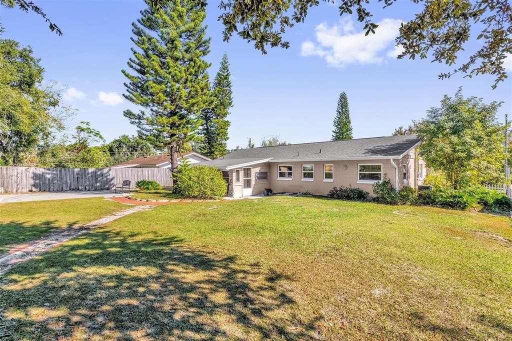 For Sale: $319,900 (3 beds, 1 baths, 1560 Square Feet)