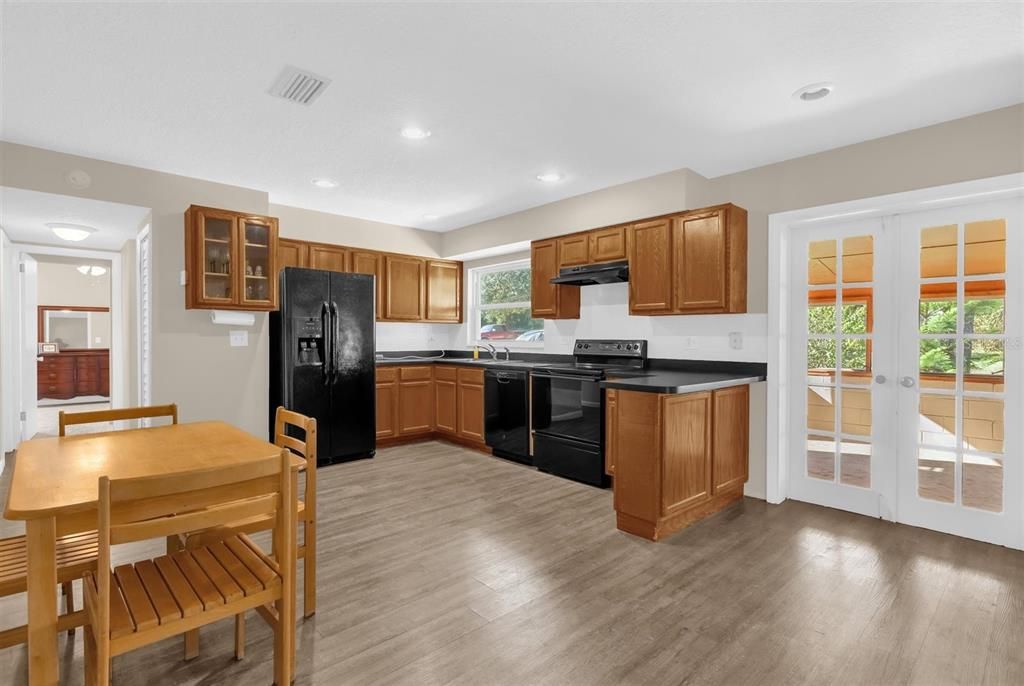 For Sale: $319,900 (3 beds, 1 baths, 1560 Square Feet)