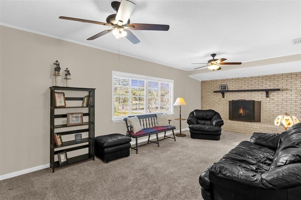 For Sale: $319,900 (3 beds, 1 baths, 1560 Square Feet)