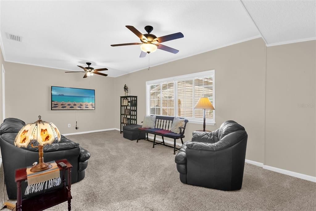 For Sale: $319,900 (3 beds, 1 baths, 1560 Square Feet)