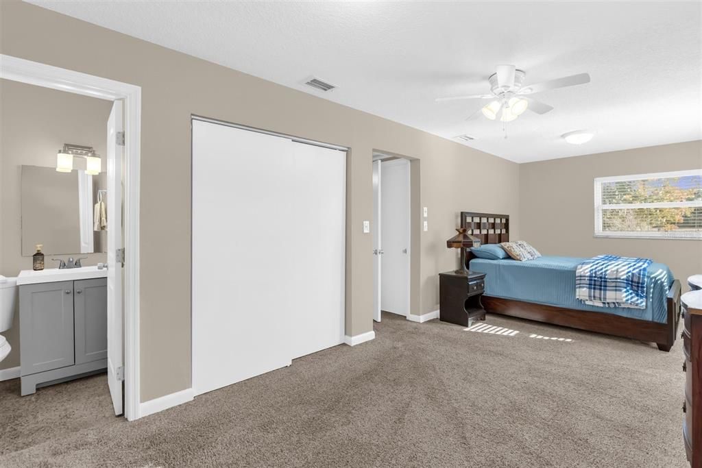 For Sale: $319,900 (3 beds, 1 baths, 1560 Square Feet)