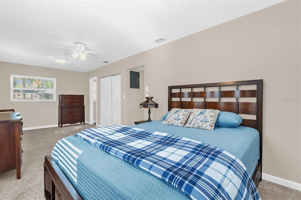 For Sale: $319,900 (3 beds, 1 baths, 1560 Square Feet)