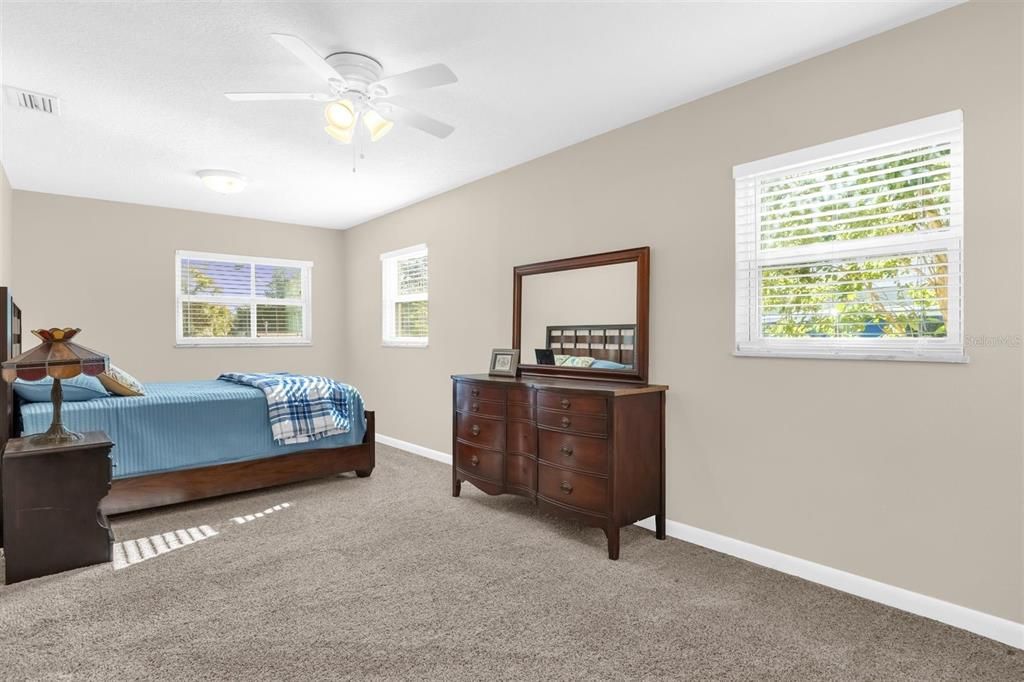 For Sale: $319,900 (3 beds, 1 baths, 1560 Square Feet)