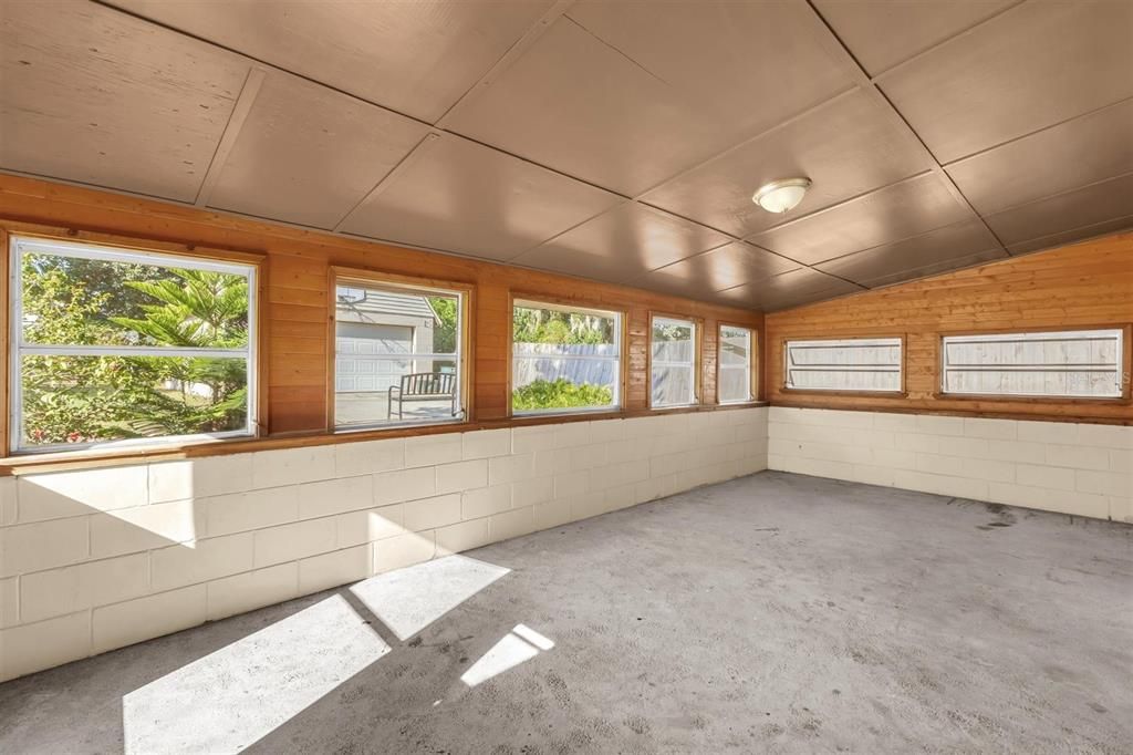 For Sale: $319,900 (3 beds, 1 baths, 1560 Square Feet)