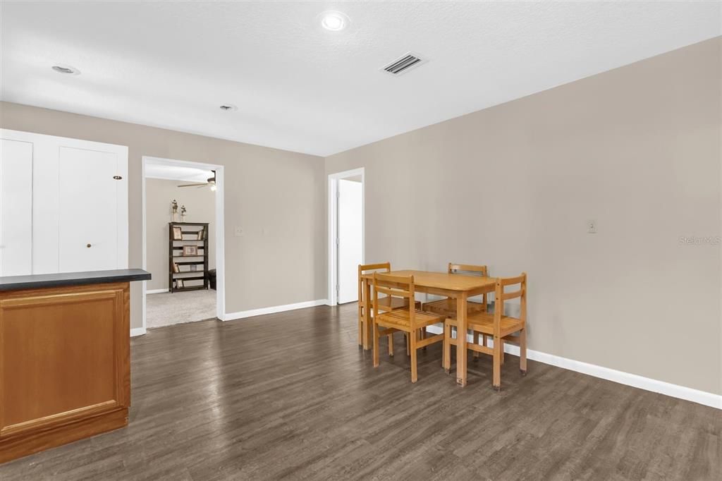 For Sale: $319,900 (3 beds, 1 baths, 1560 Square Feet)