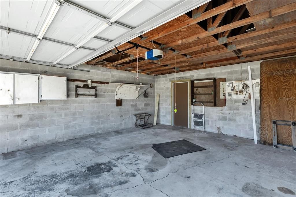 For Sale: $319,900 (3 beds, 1 baths, 1560 Square Feet)