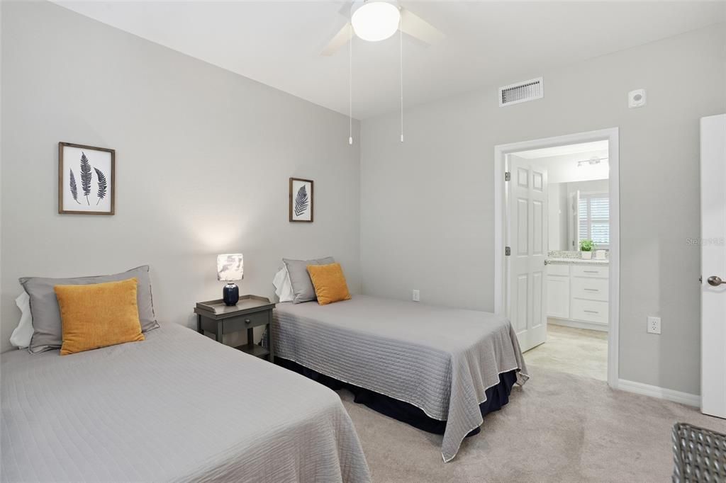 На продажу: $269,900 (3 спален, 2 ванн, 1407 Квадратных фут)