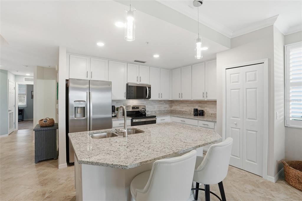 На продажу: $269,900 (3 спален, 2 ванн, 1407 Квадратных фут)