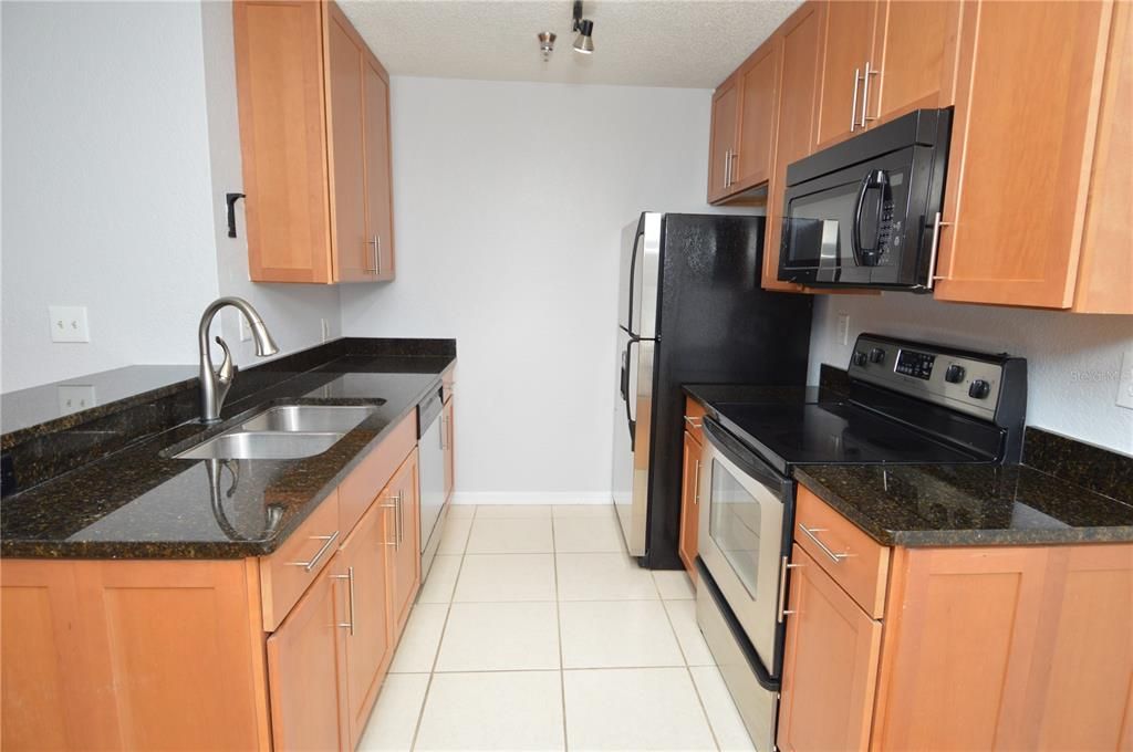 出租: $1,550 (1 贝兹, 1 浴室, 742 平方英尺)