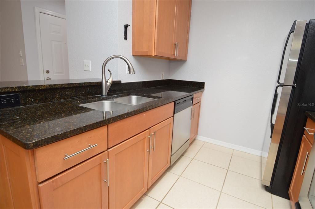 出租: $1,550 (1 贝兹, 1 浴室, 742 平方英尺)