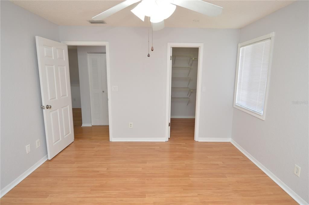 出租: $1,550 (1 贝兹, 1 浴室, 742 平方英尺)