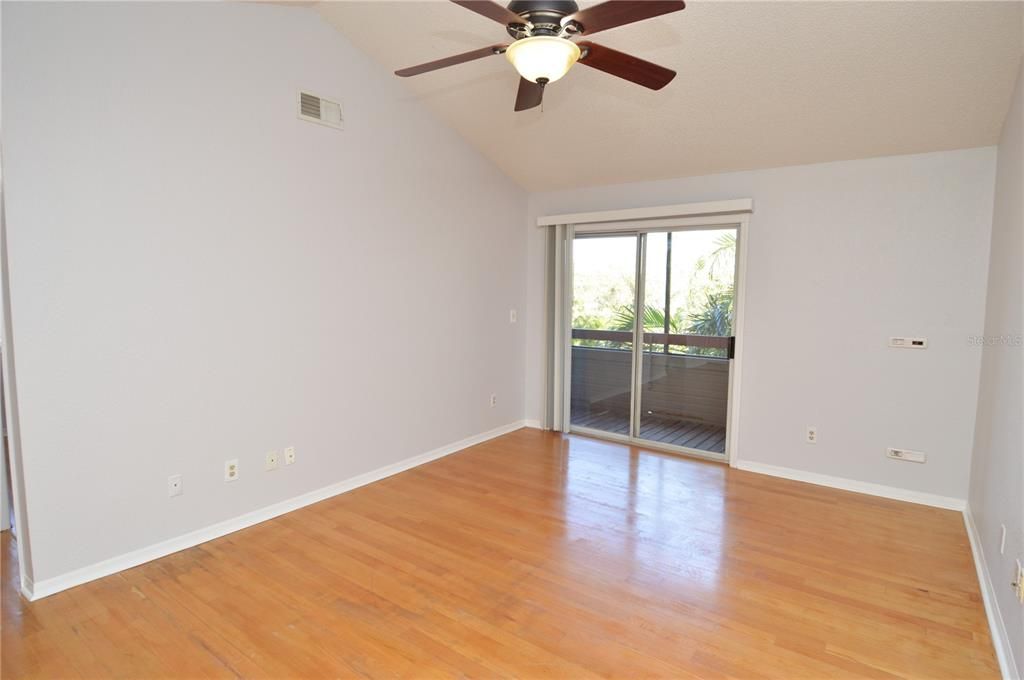 出租: $1,550 (1 贝兹, 1 浴室, 742 平方英尺)