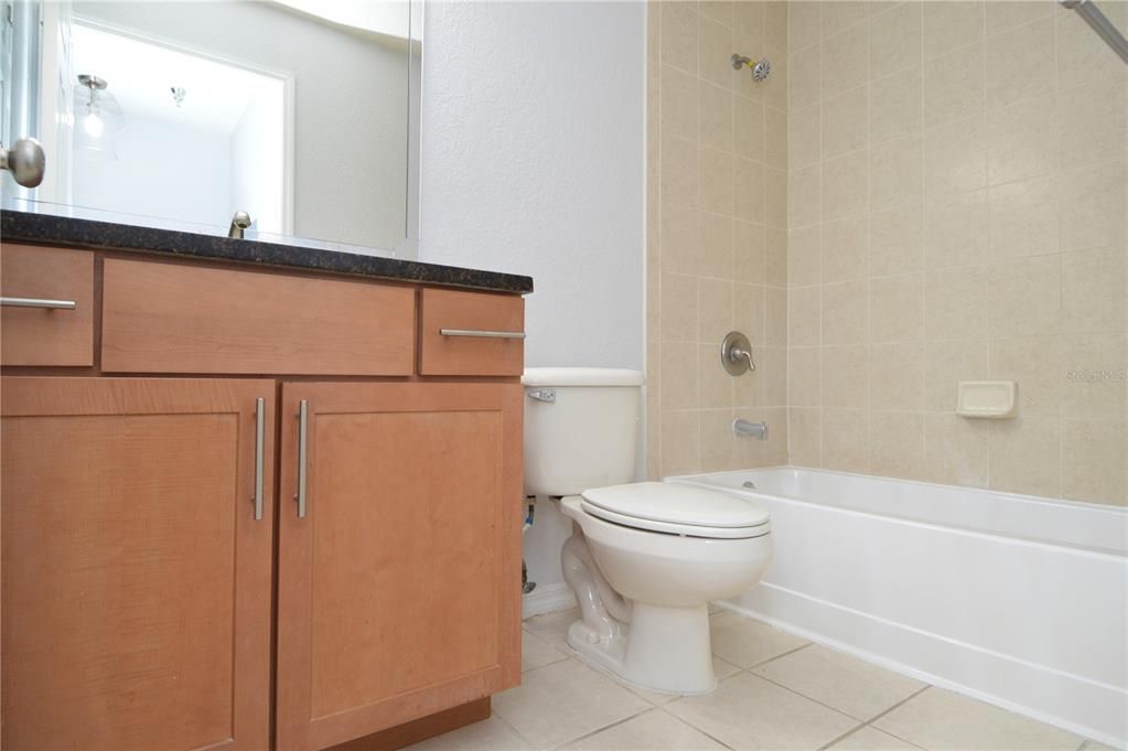 出租: $1,550 (1 贝兹, 1 浴室, 742 平方英尺)