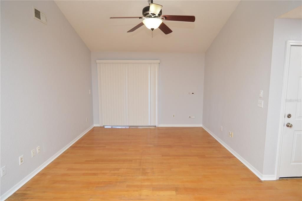 出租: $1,550 (1 贝兹, 1 浴室, 742 平方英尺)