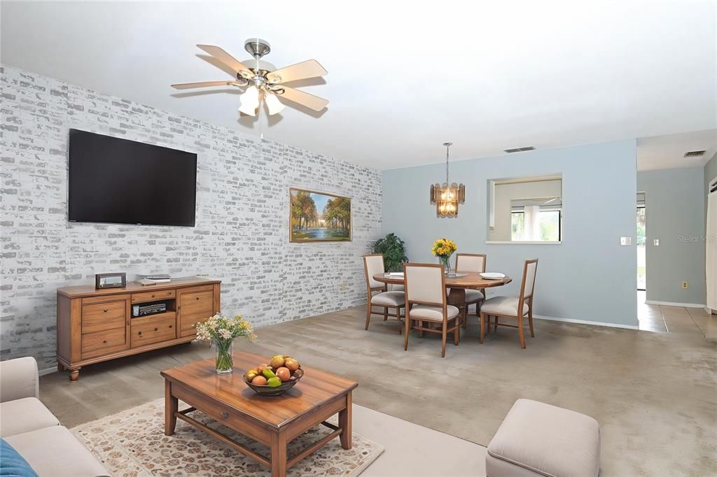 En Venta: $245,000 (2 camas, 2 baños, 1350 Pies cuadrados)