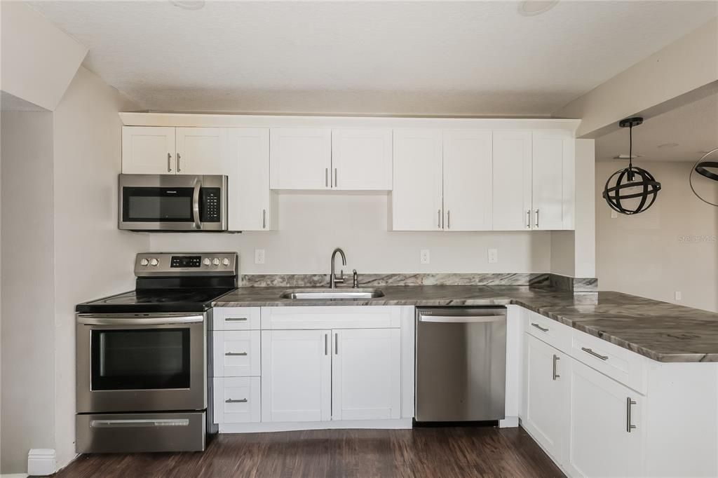 В аренду: $2,485 (4 спален, 2 ванн, 1338 Квадратных фут)