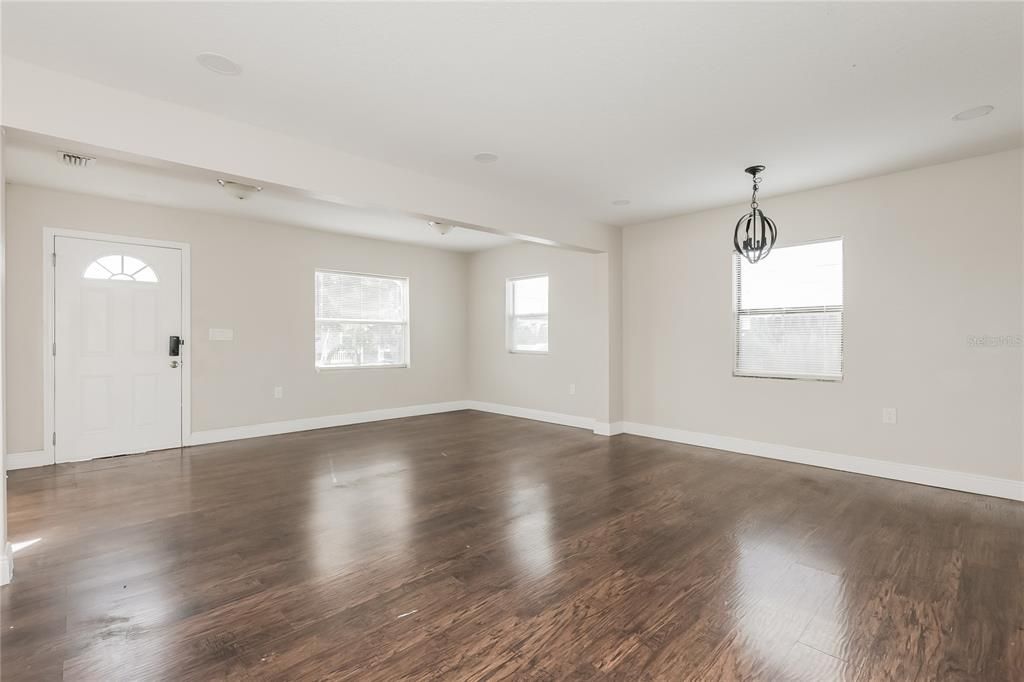 В аренду: $2,485 (4 спален, 2 ванн, 1338 Квадратных фут)