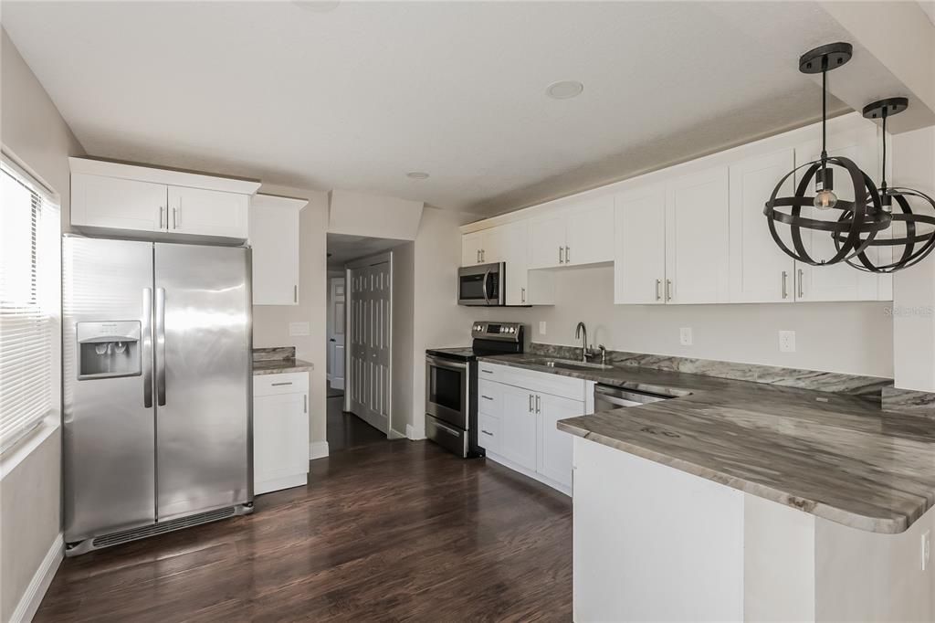 В аренду: $2,485 (4 спален, 2 ванн, 1338 Квадратных фут)