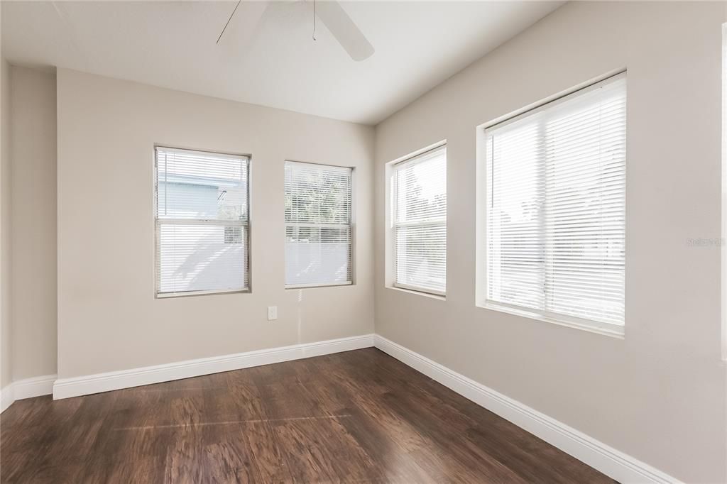 В аренду: $2,485 (4 спален, 2 ванн, 1338 Квадратных фут)