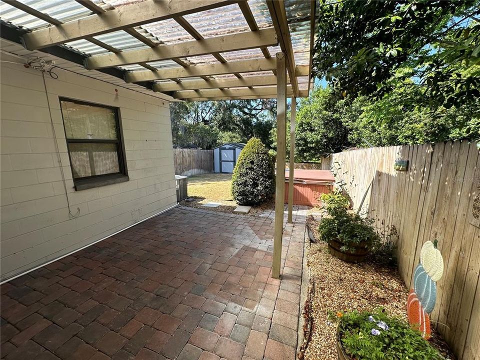 For Rent: $1,995 (2 beds, 1 baths, 996 Square Feet)