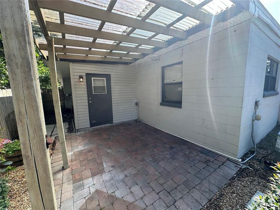 For Rent: $1,995 (2 beds, 1 baths, 996 Square Feet)