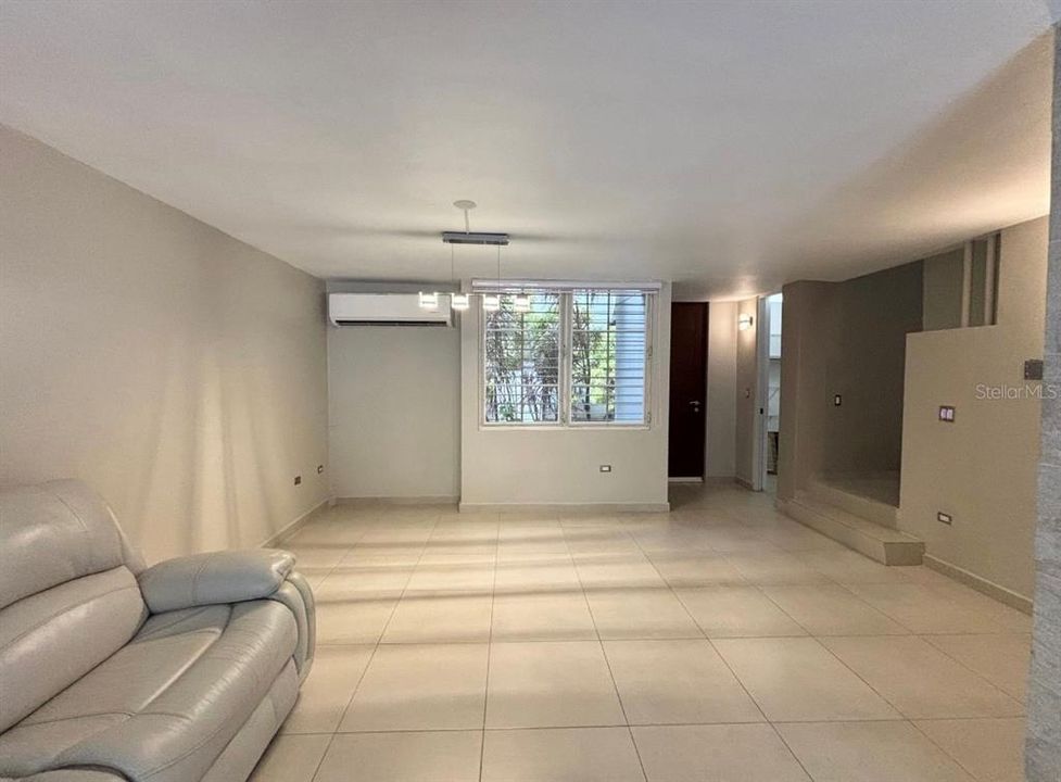 En Renta: $2,350 (3 camas, 2 baños, 1432 Pies cuadrados)