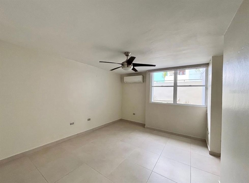 En Renta: $2,350 (3 camas, 2 baños, 1432 Pies cuadrados)