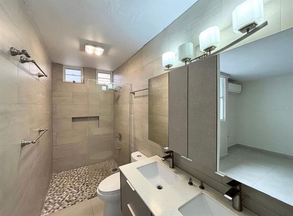 En Renta: $2,350 (3 camas, 2 baños, 1432 Pies cuadrados)