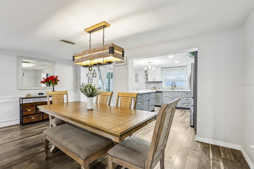 En Venta: $250,000 (2 camas, 2 baños, 1358 Pies cuadrados)