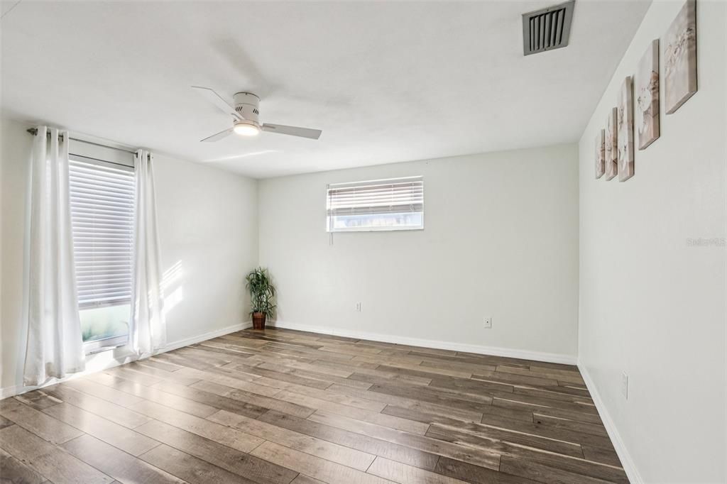 En Venta: $250,000 (2 camas, 2 baños, 1358 Pies cuadrados)