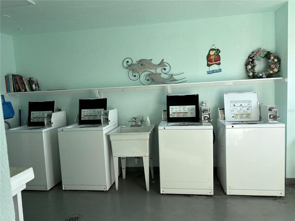 For Sale: $164,900 (1 beds, 1 baths, 860 Square Feet)