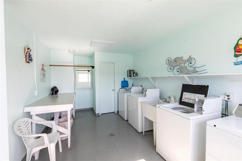 For Sale: $164,900 (1 beds, 1 baths, 860 Square Feet)