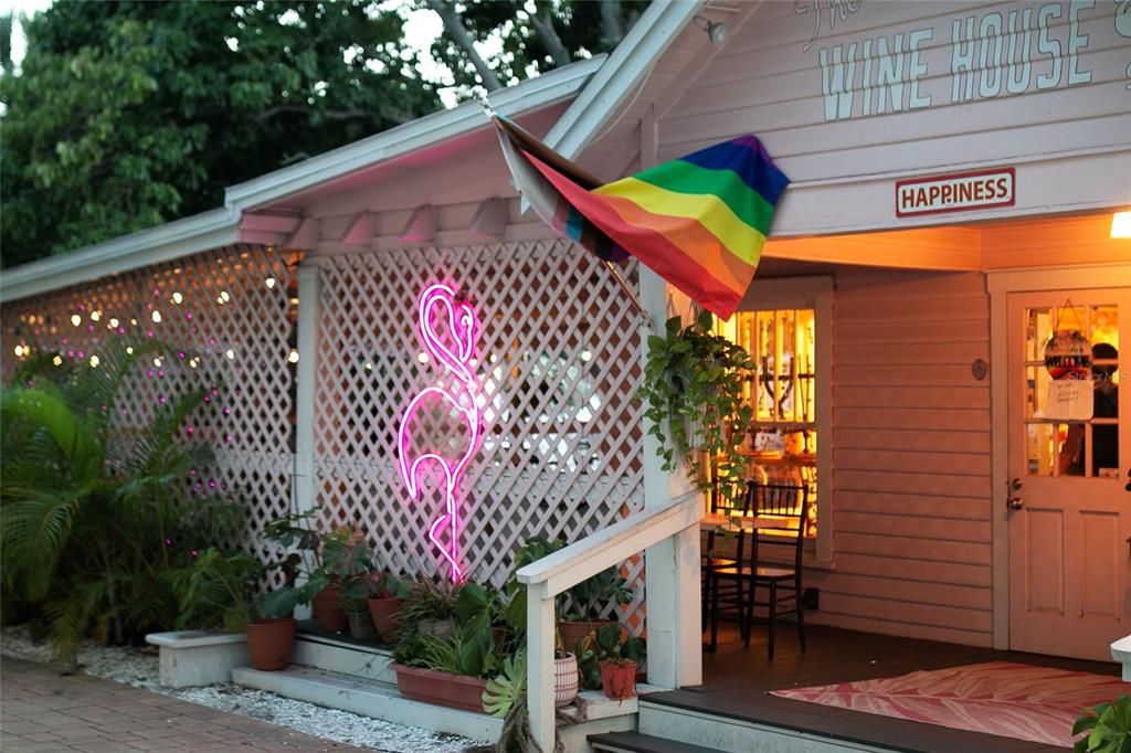 待售: $164,900 (1 贝兹, 1 浴室, 860 平方英尺)