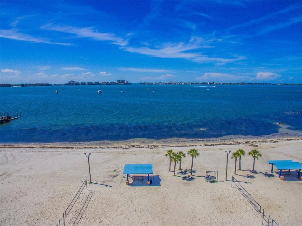 For Sale: $164,900 (1 beds, 1 baths, 860 Square Feet)