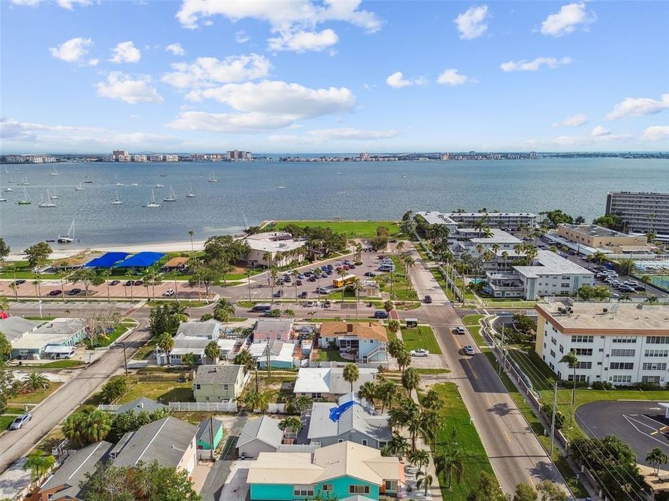 For Sale: $164,900 (1 beds, 1 baths, 860 Square Feet)