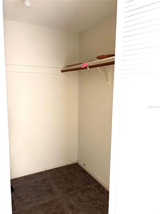 待售: $164,900 (1 贝兹, 1 浴室, 860 平方英尺)