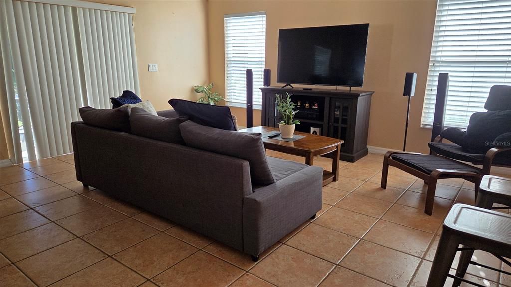 For Rent: $2,500 (4 beds, 2 baths, 2086 Square Feet)