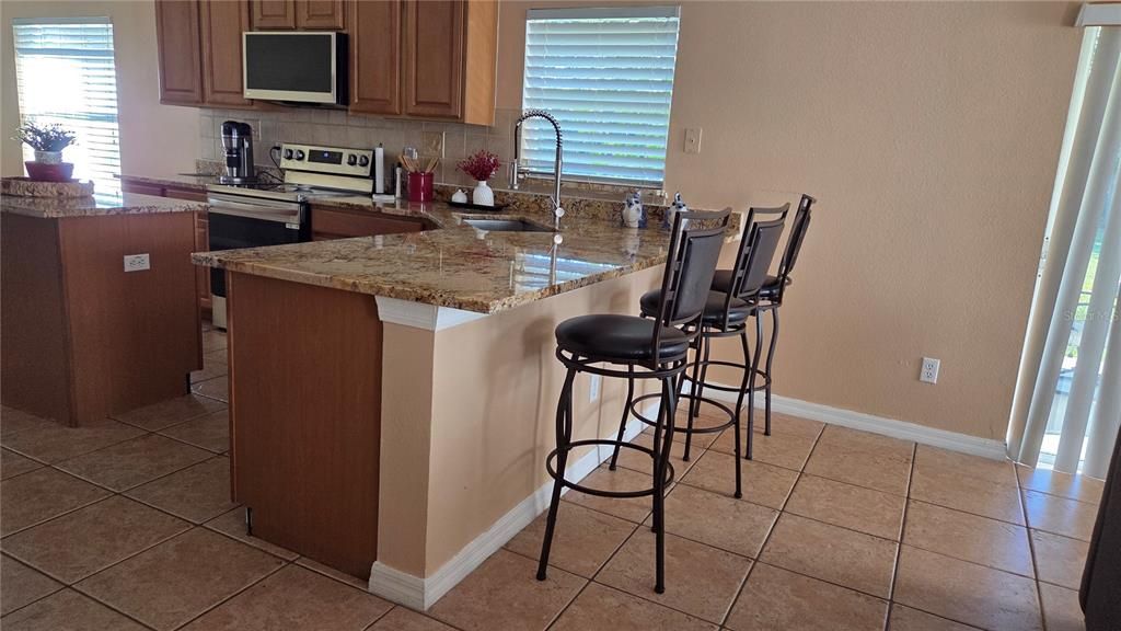 For Rent: $2,500 (4 beds, 2 baths, 2086 Square Feet)