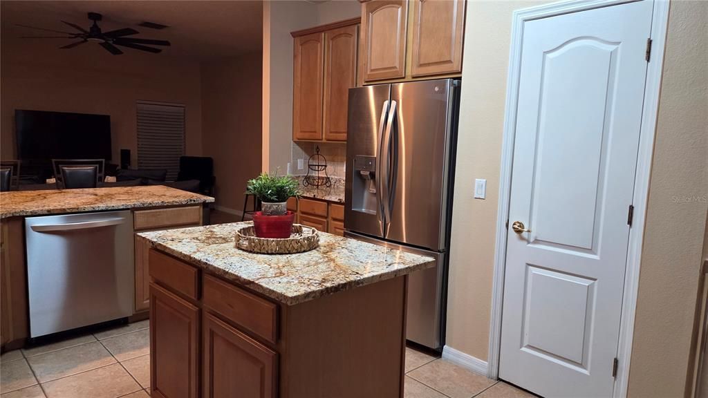 For Rent: $2,500 (4 beds, 2 baths, 2086 Square Feet)